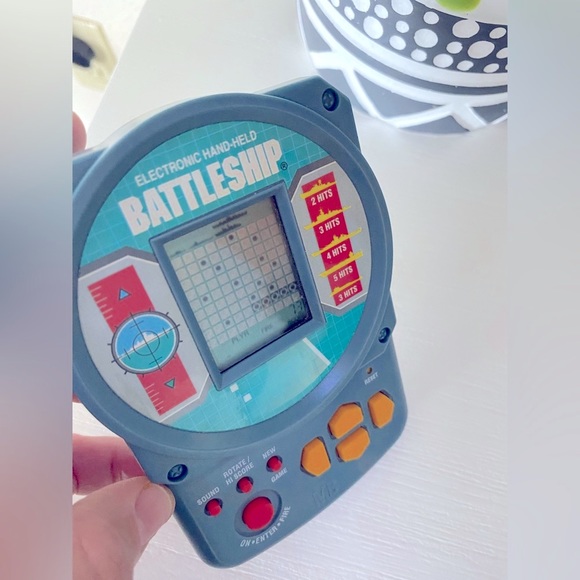 BATTLESHIP Vintage Handheld Electronic Game 1995 Milton-Bradley Vintage - Picture 2 of 4